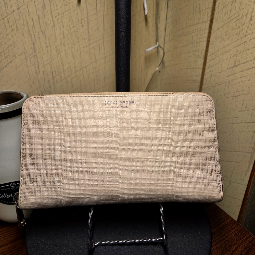 Henri Bendel Wallet